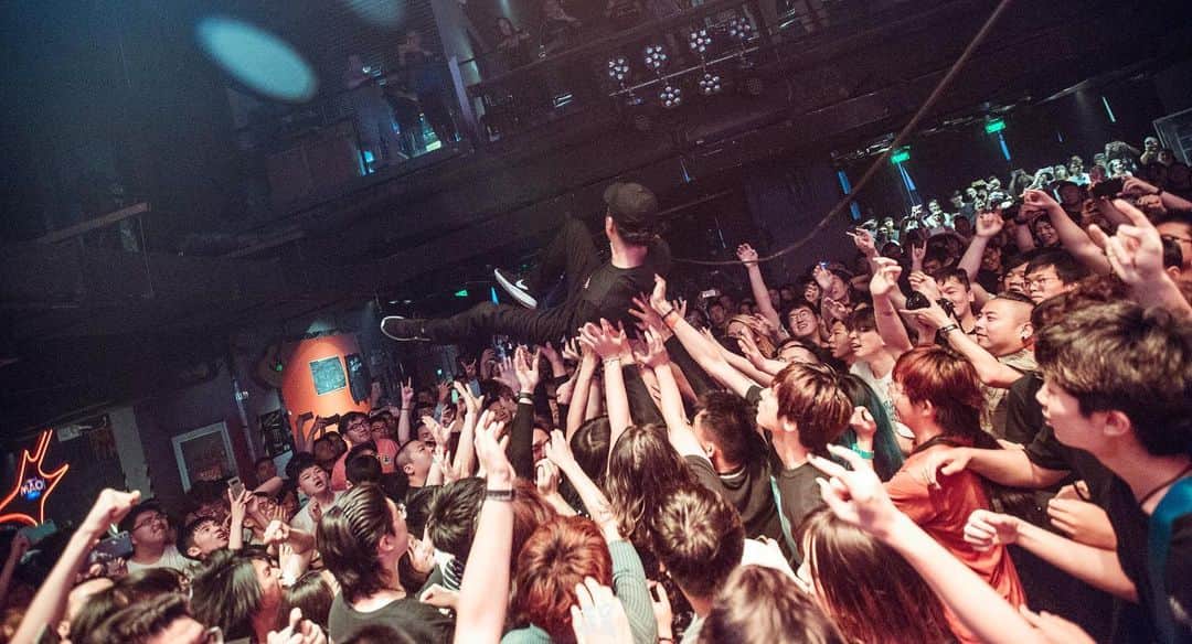 Crystal Lakeさんのインスタグラム写真 - (Crystal LakeInstagram)「THANK YOU BEIJING, CHINA LAST NIGHT! It was great sold out show! We’ll be back really soon. Thanks a lot!  Photo: @seroisland  #CrystalLake #HELIX #China」6月9日 13時07分 - crystallake777