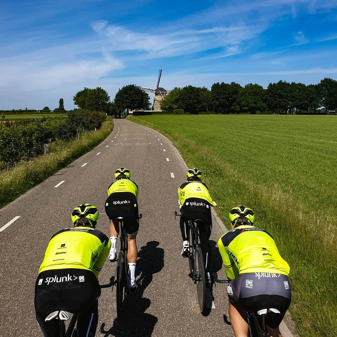 別府史之さんのインスタグラム写真 - (別府史之Instagram)「It's perfect weather for bike ride this morning 😘 🇳🇱 #limburg #valkenburg #windmill #netherlands」6月9日 18時41分 - fumybeppu