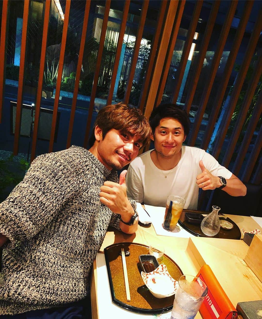 柏木陽介さんのインスタグラム写真 柏木陽介instagram 関根とご飯 関根も毎回連絡くれる可愛い奴 もう24歳ですって いつか浦和に帰ってきて 浦和を引っ張っていってくれるはず さあお互い頑張ろう 関根貴大 可愛い後輩 お互いヒゲはどうなんやろ笑 6