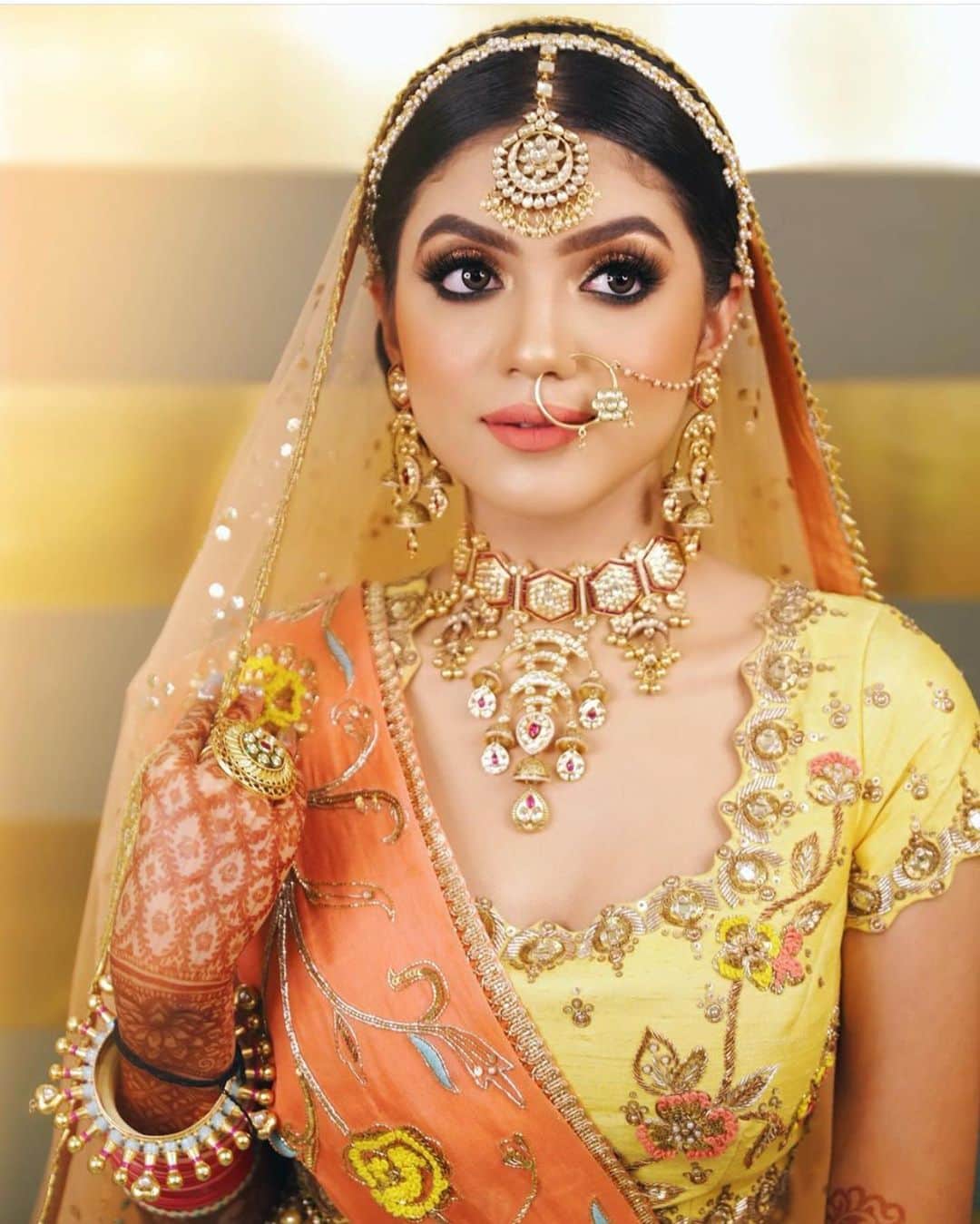Indianstreetfashionさんのインスタグラム写真 - (IndianstreetfashionInstagram)「Loving the colours and everything about this “lewk” .. a litter shade of yellow is perfect for summer brides 🌸 #indianstreetfashion  #bridestyle  #weddinginspo  #bridalmakeup  #bridesofindia  #bridesofinstagram  #lehenga #weddinglook #weddingphotography  #weddinglehenga  MUA: @kritids | 📷: @mak_images | Muse: @khushichawlaa」6月9日 13時41分 - indianstreetfashion