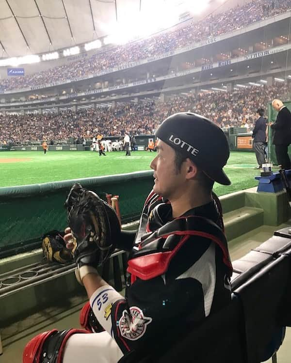 千葉ロッテマリーンズさんのインスタグラム写真 - (千葉ロッテマリーンズInstagram)「さあ、今日も#江村直也 選手のリードでチームを勝利に導きます‼️ #千葉ロッテマリーンズ #chibalotte #東京ドーム #交流戦」6月9日 13時45分 - chibalotte