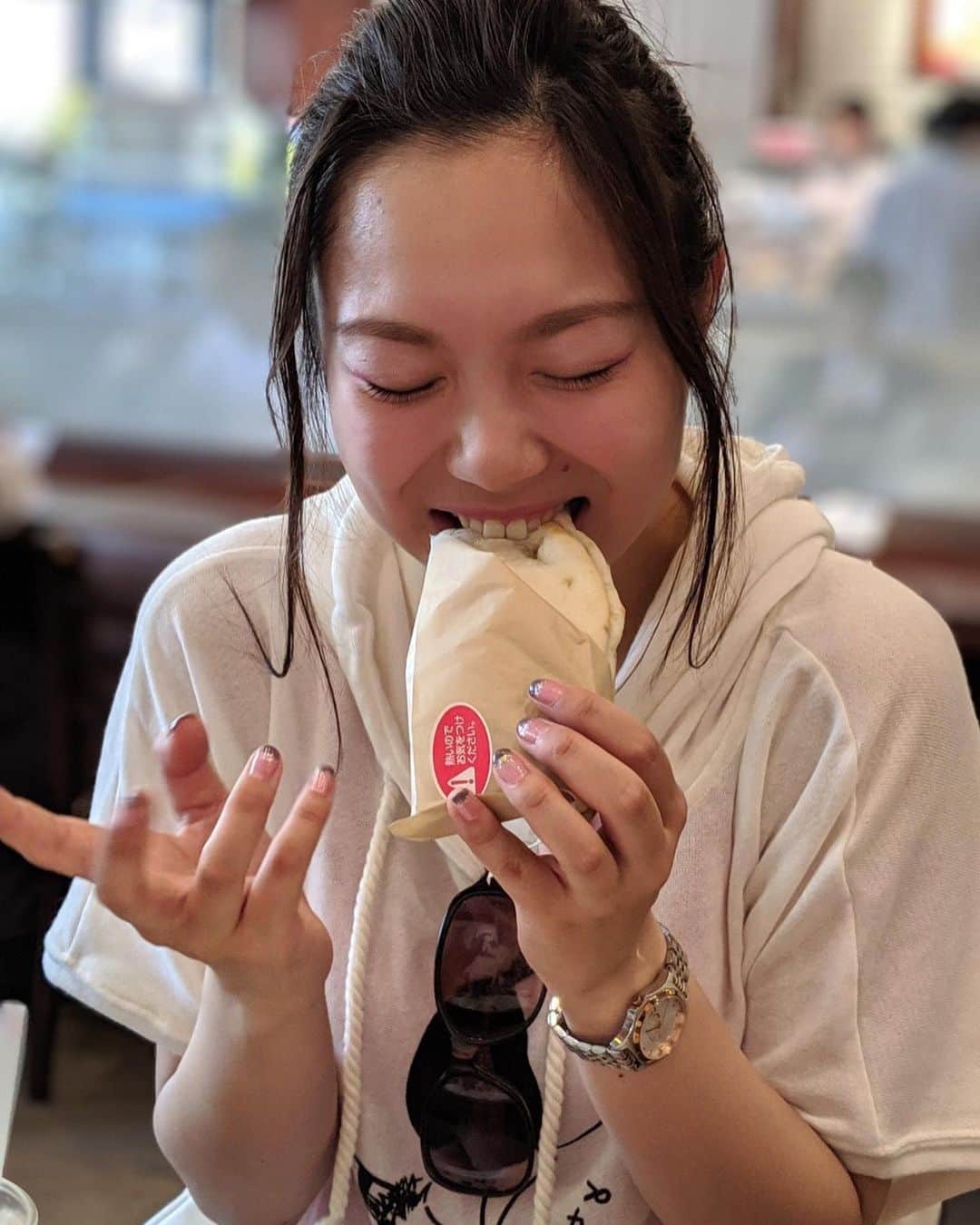 志村玲那さんのインスタグラム写真 - (志村玲那Instagram)「#あっちっちいいながら食べてるところ！！！笑笑 #あつあつで美味しかったけど火傷するかとおもったよ(´°̥̥̥̥̥̥̥̥ω°̥̥̥̥̥̥̥̥｀)」6月9日 13時56分 - rena_shimura