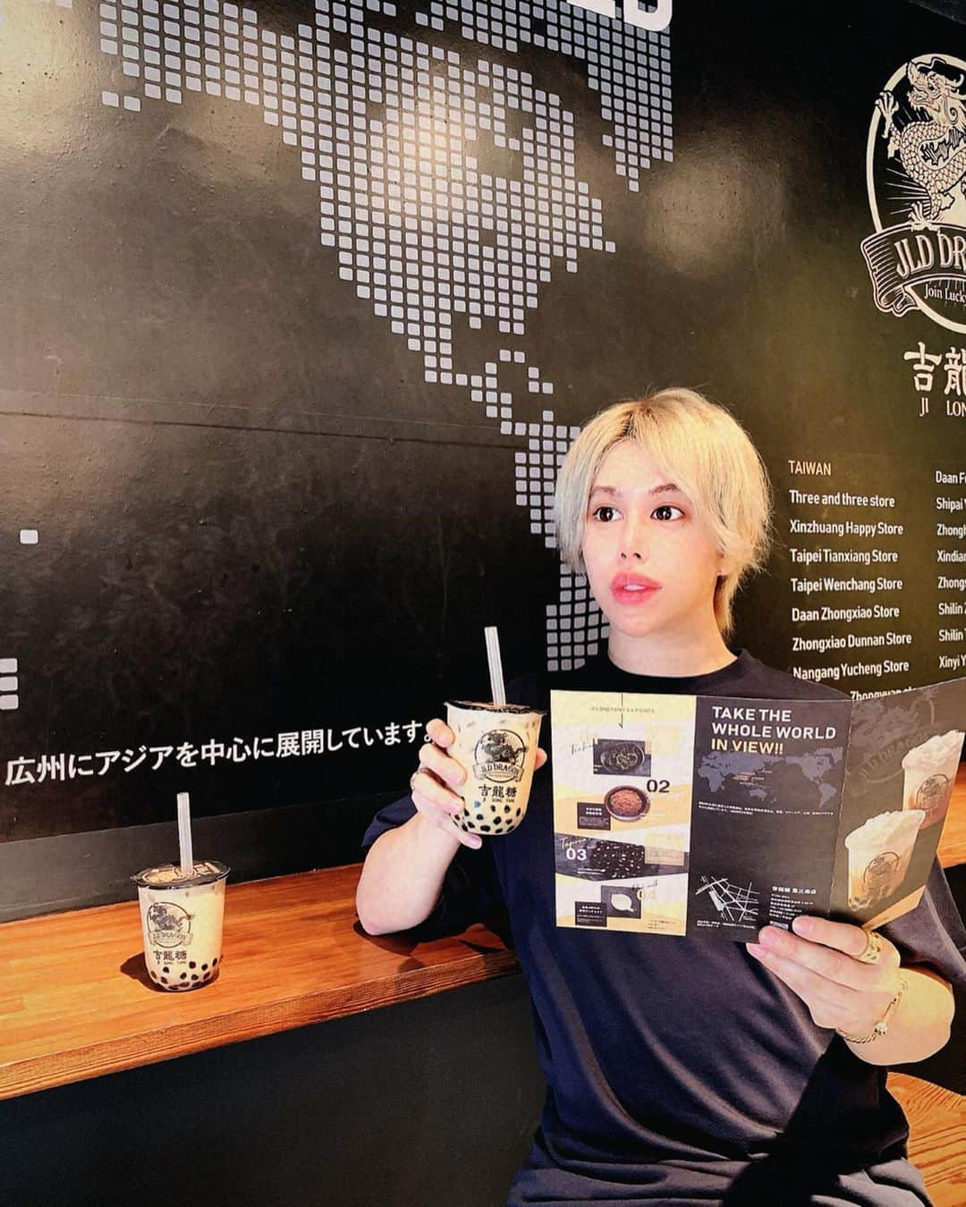 アレンさんのインスタグラム写真 - (アレンInstagram)「In Japan Tapioca drink is crazy booming recently! タピるの最近好き💖✨ #japaneseboy #cuteboy #picturesque #cosmeticsurgery #beautifulguy #cosmeticsurgeryboy #glamorous #tapioca #hotasian #plasticsurgery #beautifulboy #instaboy #asianboy #japaneseguy #tokyo #instaworthy #cuteguy  #アレン #整形男子アレン #整形 #整形男子 #タピオカ #吉龍糖 #タピ活 #インスタ映え #映えスポット #可愛い💕」6月9日 13時59分 - allen_japan_official