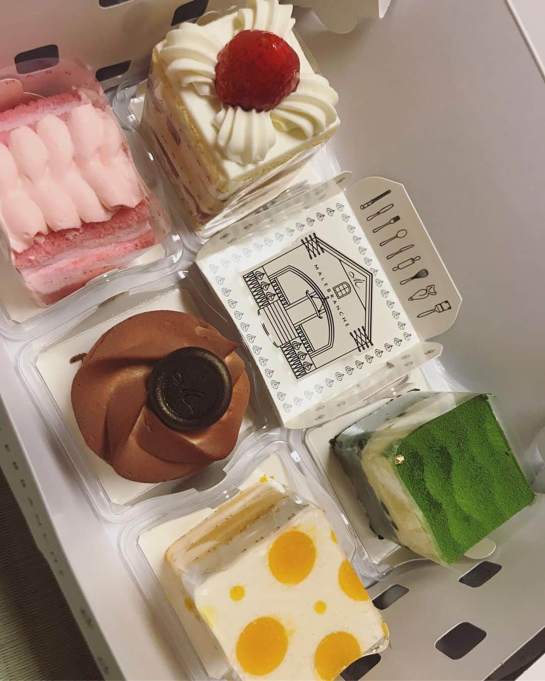 中村隼人さんのインスタグラム写真 - (中村隼人Instagram)「ケーキの差し入れを頂きました😆✨ 幕間なのに沢山食べてしまう、、笑 #ナルト歌舞伎 #マールブランシュ #ケーキ」6月9日 13時59分 - 1130_nakamurahayato
