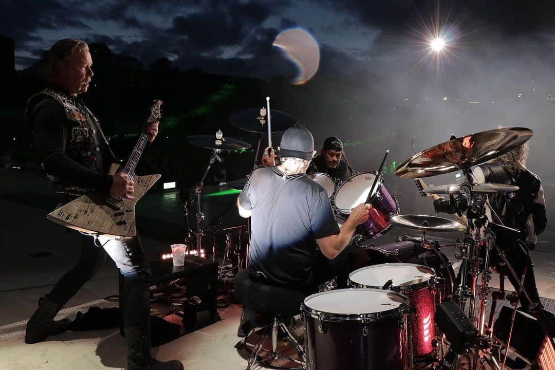 メタリカさんのインスタグラム写真 - (メタリカInstagram)「Photos from last night's show at Slane Castle! 🇮🇪 ・・・ 📸 by @brettmurrayphotography & @photosbyjeffyeager ・・・ #MetAtSlaneCastle #WorldWired #Metallica」6月9日 14時00分 - metallica