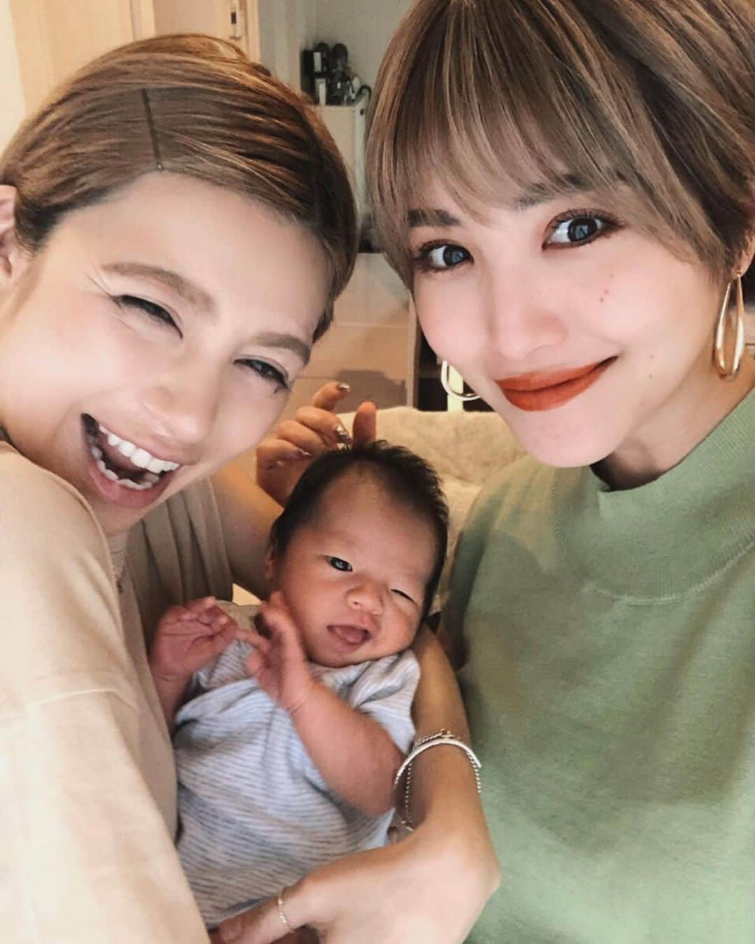 森暖奈さんのインスタグラム写真 - (森暖奈Instagram)「Welcome to the world KONATSU🌎👶 やっと会えましたあやすけの小夏😍 表情豊かで可愛い可愛い😭💖 2枚目、親子揃ってのおてんば感。いとおし😂❤️❤️ 小夏が寝てる間に大人ふたりは喋り倒した、たのしすぎた😂」6月9日 14時03分 - moriharuna71