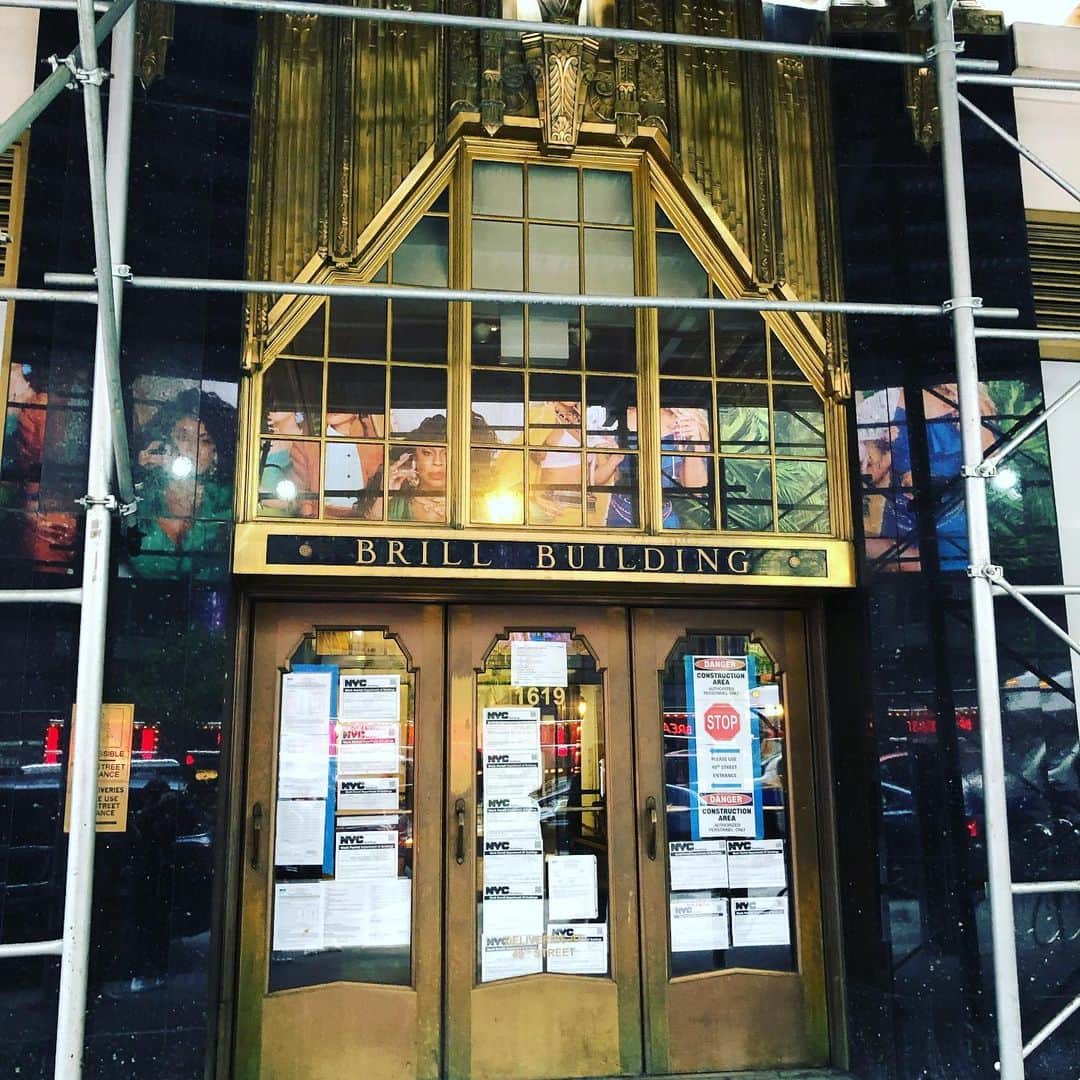 上杉洋史のインスタグラム：「Brill Building revenge. Last time I visited New York, I certainly was here but I didn't noticed that it was Brill Building, and didn't take a picture of it. #brillbuilding #nyc」