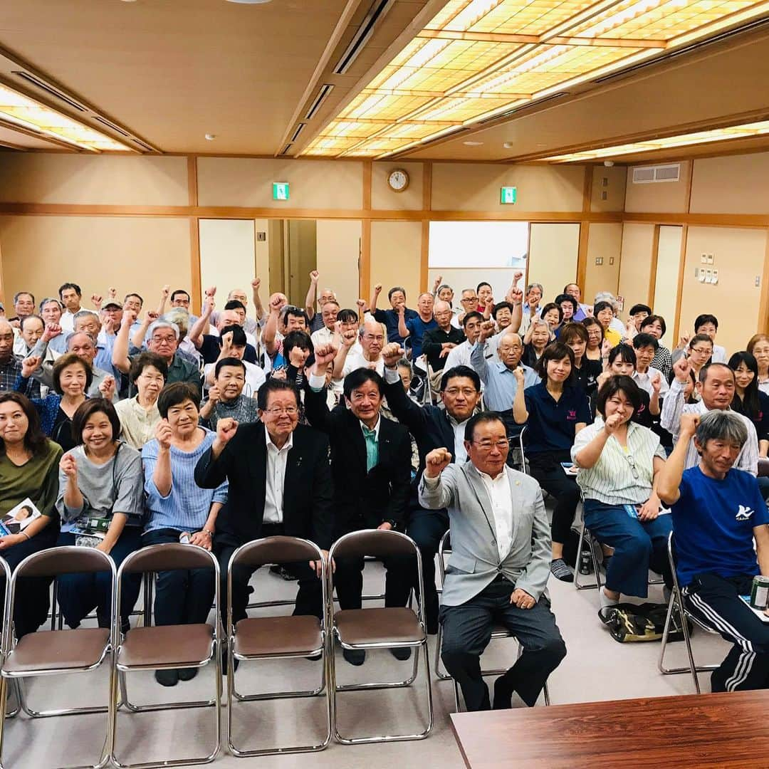 平井卓也さんのインスタグラム写真 - (平井卓也Instagram)「昨日から地元に戻り支部総会や各種会合で挨拶させていただいています。いよいよ国会も終盤戦、参議院選挙へ向けて政治的な関心度も高まってきました。自民党も公約を発表、地道に実現可能な政策を訴えてまいります。#平井卓也 #三宅しんご #自民党」6月9日 14時23分 - hiratakuchan0125