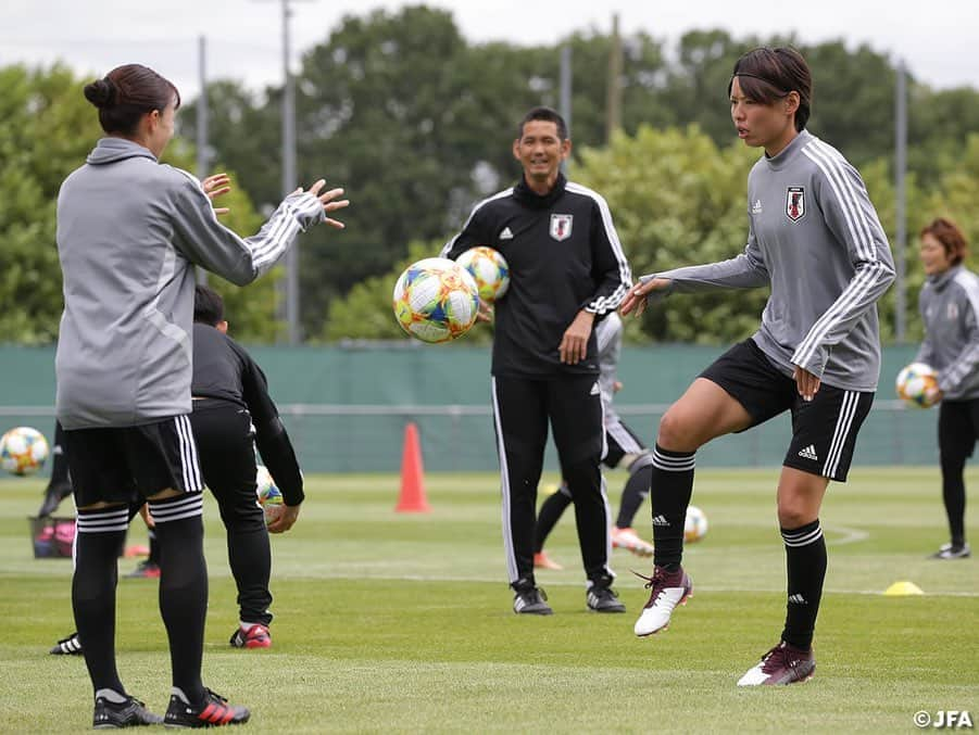 日本サッカー協会さんのインスタグラム写真 - (日本サッカー協会Instagram)「2️⃣ days to go！ ・ 初戦まであと2日に迫った6/8(土)、なでしこジャパンは本合宿初の完全非公開でトレーニングを実施しました。 ・ ✍️JFA.jpでは、活動レポートを掲載中！ ・ ＜FIFA女子ワールドカップフランス2019＞ なでしこジャパン🇯🇵試合日程  6/10 25:00 vsアルゼンチン🇦🇷 6/14 22:00 vsスコットランド🏴󠁧󠁢󠁳󠁣󠁴󠁿 6/20 04:00 vsイングランド🏴󠁧󠁢󠁥󠁮󠁧󠁿 📺フジテレビ系列、NHK BS、J SPORTSで生中継！ ・ #nadeshiko #世界のなでしこ #なでしこジャパン#FIFAWWC」6月9日 14時25分 - japanfootballassociation