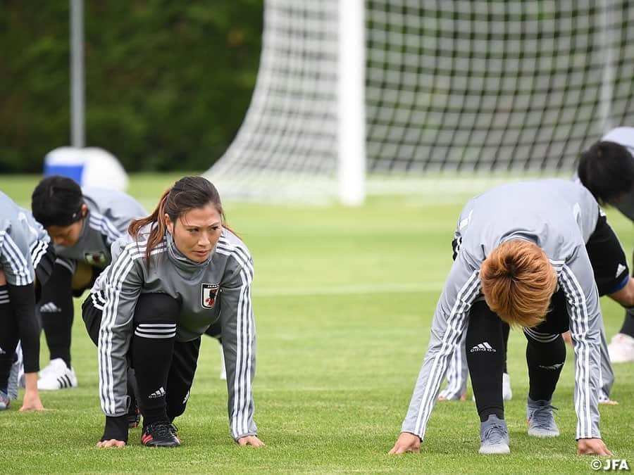 日本サッカー協会さんのインスタグラム写真 - (日本サッカー協会Instagram)「2️⃣ days to go！ ・ 初戦まであと2日に迫った6/8(土)、なでしこジャパンは本合宿初の完全非公開でトレーニングを実施しました。 ・ ✍️JFA.jpでは、活動レポートを掲載中！ ・ ＜FIFA女子ワールドカップフランス2019＞ なでしこジャパン🇯🇵試合日程  6/10 25:00 vsアルゼンチン🇦🇷 6/14 22:00 vsスコットランド🏴󠁧󠁢󠁳󠁣󠁴󠁿 6/20 04:00 vsイングランド🏴󠁧󠁢󠁥󠁮󠁧󠁿 📺フジテレビ系列、NHK BS、J SPORTSで生中継！ ・ #nadeshiko #世界のなでしこ #なでしこジャパン#FIFAWWC」6月9日 14時25分 - japanfootballassociation