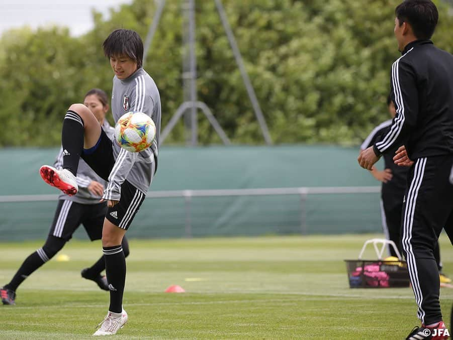 日本サッカー協会さんのインスタグラム写真 - (日本サッカー協会Instagram)「2️⃣ days to go！ ・ 初戦まであと2日に迫った6/8(土)、なでしこジャパンは本合宿初の完全非公開でトレーニングを実施しました。 ・ ✍️JFA.jpでは、活動レポートを掲載中！ ・ ＜FIFA女子ワールドカップフランス2019＞ なでしこジャパン🇯🇵試合日程  6/10 25:00 vsアルゼンチン🇦🇷 6/14 22:00 vsスコットランド🏴󠁧󠁢󠁳󠁣󠁴󠁿 6/20 04:00 vsイングランド🏴󠁧󠁢󠁥󠁮󠁧󠁿 📺フジテレビ系列、NHK BS、J SPORTSで生中継！ ・ #nadeshiko #世界のなでしこ #なでしこジャパン#FIFAWWC」6月9日 14時25分 - japanfootballassociation