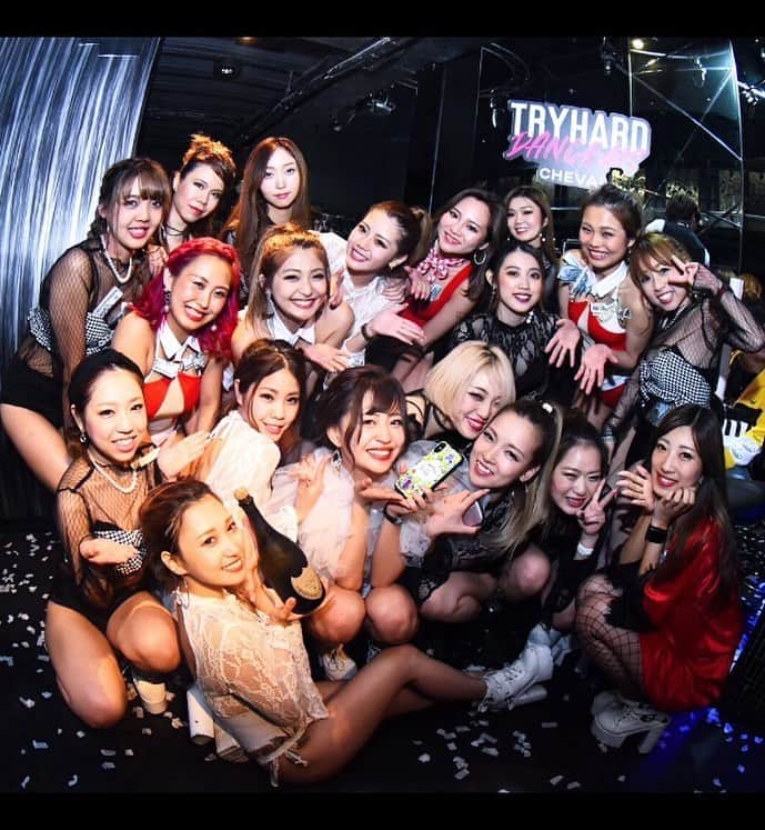 のインスタグラム：「𓇬𓇬𓇬 . TRYHARD DANCERS💋 . 人数多すぎ！ タグ付けしんどい！ てか、みんなおつかれ！ . また楽しいイベント企画しよう . 𓇬𓇬𓇬  #tryharddancers#cheval#chevalosaka#osaka#TryHardJapan‬#osaka2nite#thd#thdnight#thdナイト#トライハードダンサーズ#シュバル大阪#シュバル#中丸千愛」