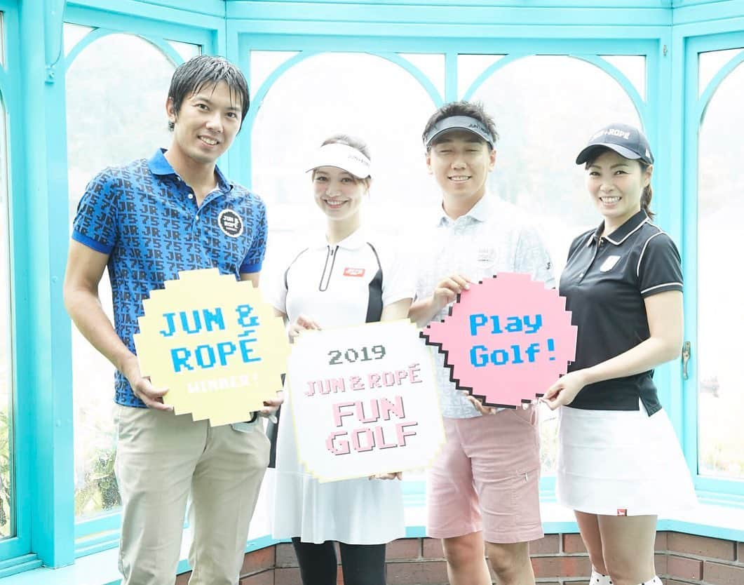 三枝こころさんのインスタグラム写真 - (三枝こころInstagram)「ジュンロペコンペ⛳️ 今回は男女ミックスということで、ゲストが豪華過ぎる😍 皆さんホールでドラコンやニアピン、朝からレンジでのワンポイントレッスンやパターレッスンもあったりで盛りだくさんな1日でした。 私は参加者の方々とスタートホールで撮影📸 生憎の天気で外での写真は撮れなかったけど、皆んなステキなコーディネートでゴルフ場がとっても華やかでした❤️ #ゴルフ女子  #ゴルフ男子 #ゲスト #参加者 #イベントホール #ニアピン #ドラコン #レッスン会 @junandrope」6月9日 14時40分 - kokoro_golf