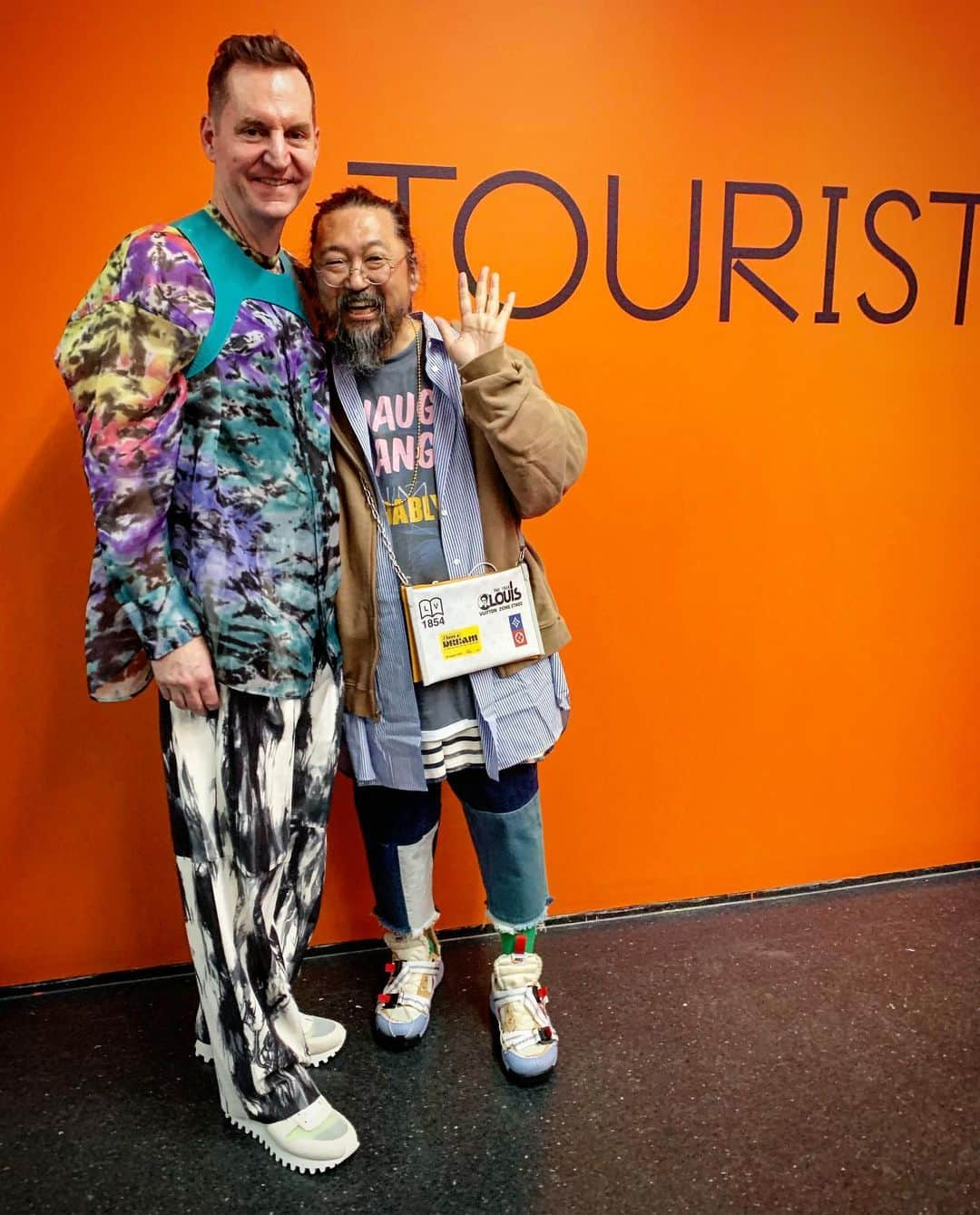 村上隆さんのインスタグラム写真 - (村上隆Instagram)「Really really congratulations! @virgilabloh show at @mcachicago  curated by @mdubdarling ! He is old friend since "SUPER FLAT" show @moca 18years ago. Michael! You found a super original way within the Museum industry!」6月9日 14時46分 - takashipom