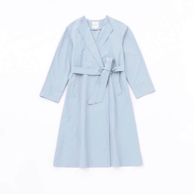 kumikyokuさんのインスタグラム写真 - (kumikyokuInstagram)「. 美シルエットのコートは、撥水なのに軽く滑らかで快適な素材感。 ベルトを絞めずにさっとラフに羽織ったり、ベルトを絞めてレディライクに着こなしても◎。 coat(CM0002)¥22,000  feature -sax blue collection- >>プロフィールURLよりfeatureをチェック  #組曲 #kumikyoku #シェルブールの雨傘 #フレンチカジュアル #撥水 #撥水コート #レインコート #美シルエット#lesparapluiesdecherbourg #cinemalook #シェルブールの雨傘 #梅雨コーデ #新作 #feature」6月9日 14時52分 - kumikyoku_jp