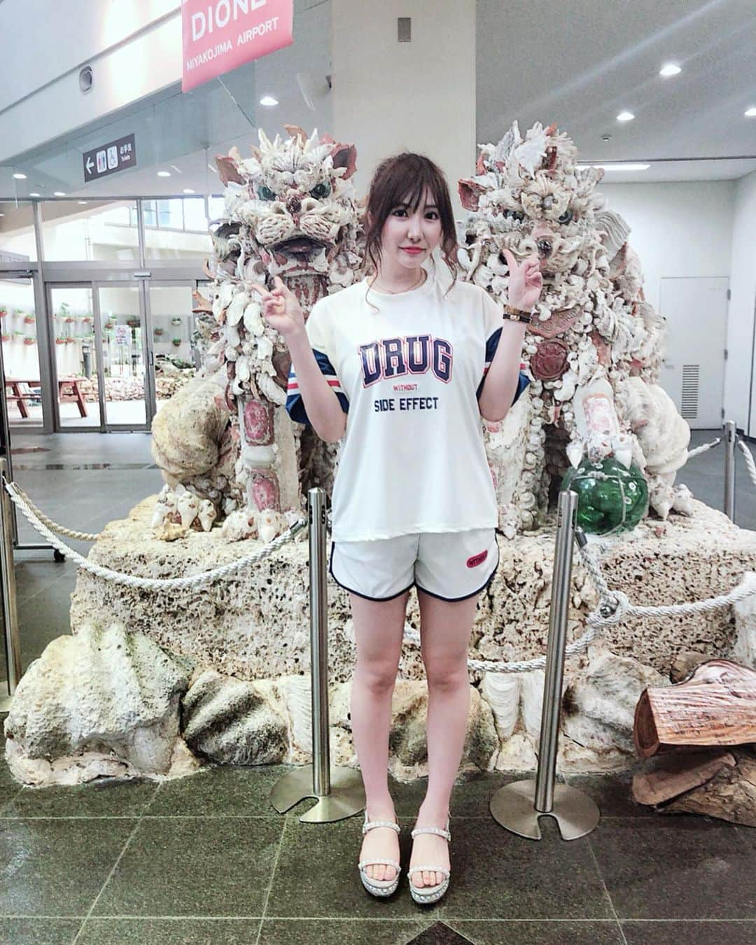 若月みいなさんのインスタグラム写真 - (若月みいなInstagram)「宮古島空港✈️🌴🌺 #宮古島空港  #宮古島  #初上陸  #あたらかシーサー  #撮った後の気の抜けよう  #海の色ヤバみ」6月9日 15時03分 - wakatsuki_cmore