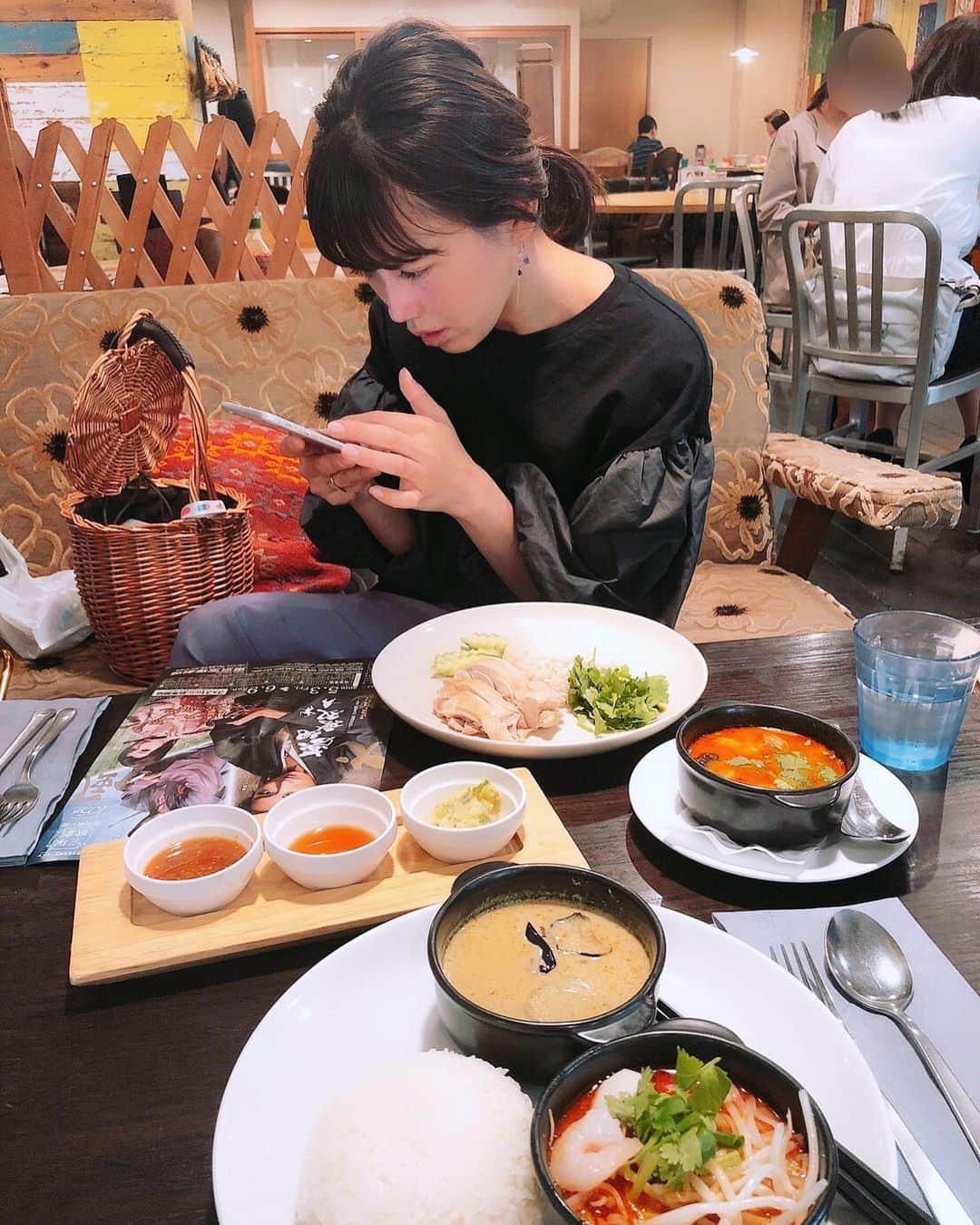 高橋まりなさんのインスタグラム写真 - (高橋まりなInstagram)「. 昨日は、ママ友と宝塚鑑賞✧  pic2…劇場一番乗りでした！ . 月組🌙 『夢現無双』 『クルンテープ 天使の都』 . 鑑賞後は、マンゴーツリーカフェにて遅めのランチ🍴 子連れだと中々食べられないものを食べに✧  pic4…instagramで月組の生徒さんを探しまくる！笑 その後は化粧品を見たり、雑貨を見たり… 贅沢な時間を過ごしました♡ . . #宝塚#宝塚鑑賞#宝塚歌劇団#月組#月組公演#夢現無双#クルンテープ#KRUNGTHEP#珠城りょう#美弥るりか#退団公演#退団#ママ友#贅沢な時間#ランチ#mangotreecafe#マンゴーツリーカフェ#トムヤムクン#ジャスミンライス#カオマンガイ#marinatakarazuka」6月9日 14時57分 - marina._.takahashi