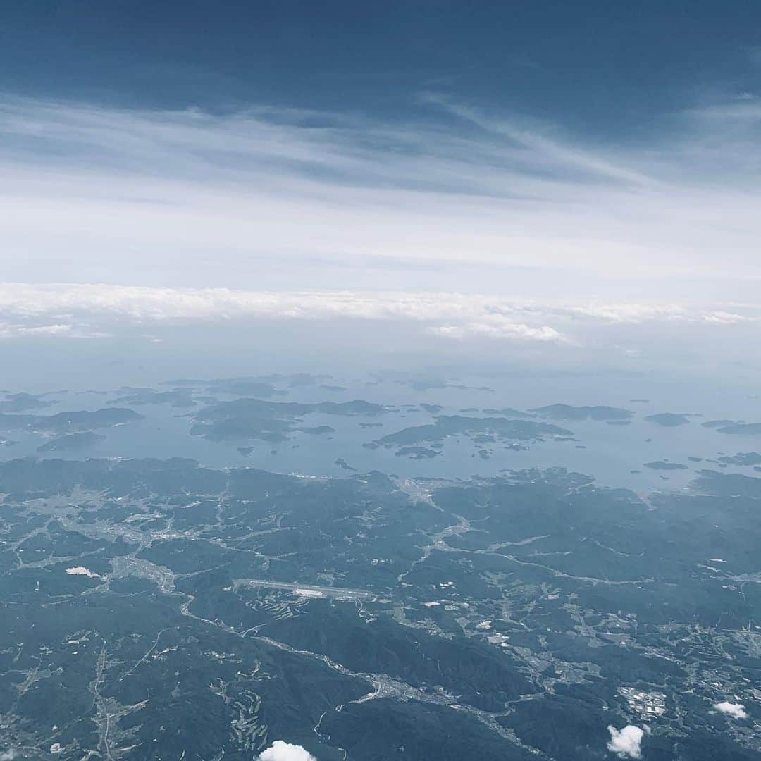 片山正通さんのインスタグラム写真 - (片山正通Instagram)「福岡に向かっています。途中瀬戸内海の島々をのぞむ。@ ANA機中 On my way to Fukuoka. Looking down Seto inland sea. @ view from ANA」6月9日 15時08分 - masamichi_katayama