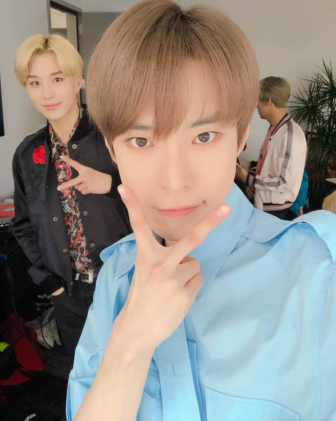 NCT 127さんのインスタグラム写真 - (NCT 127Instagram)「✌ . @capitolrecords #NCT127 〖 #SUPERHUMAN 〗  #WE_ARE_SUPERHUMAN #NCT127_SUPERHUMAN」6月9日 15時22分 - nct127