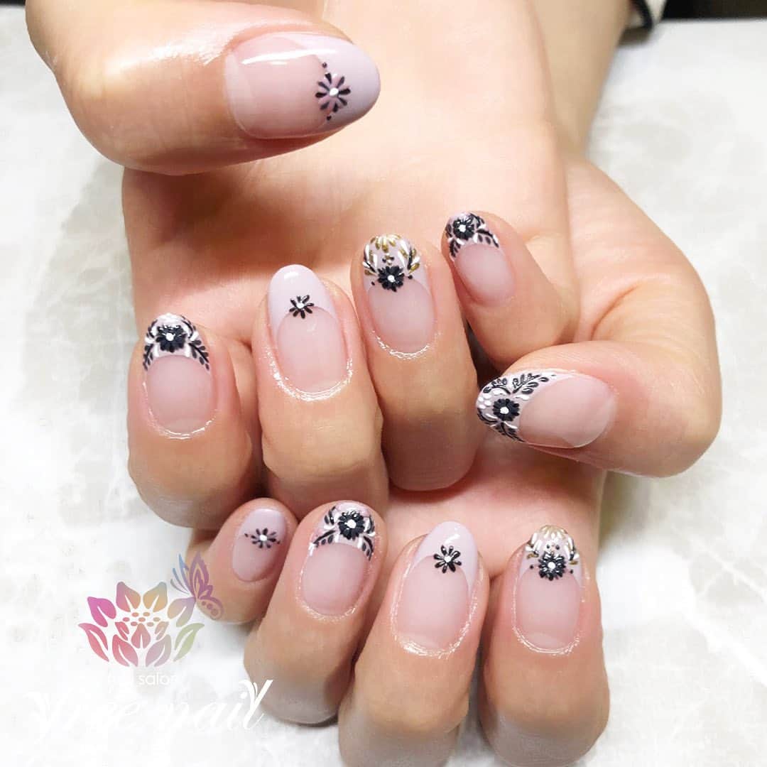 free nail フリーネイルのインスタグラム：「. お客様ネイル💅🏻👒✨ . フレンチ×タイルネイル💠✨ . 陶器のようなデザイン👑✨ . ご来店ありがとうございました🙇🏻‍♀️🙇🏻‍♀️🙇🏻‍♀️💗 . #ネイル #フリーネイル #ネイルアート #ジェルネイル #ネイルサロン #大阪ネイルサロン #ネイルデザイン #ネイルチェンジ #フレンチネイル #フレンチデザイン #タイルネイル #ピンクネイル #グレージュネイル #デザインネイル #トレンドネイル #シンプルネイル #おしゃれネイル #夏ネイル #美甲 #日式美甲 #summernails #nailsart #nailsalon #nailsdid #newnails #newnail #freenail」