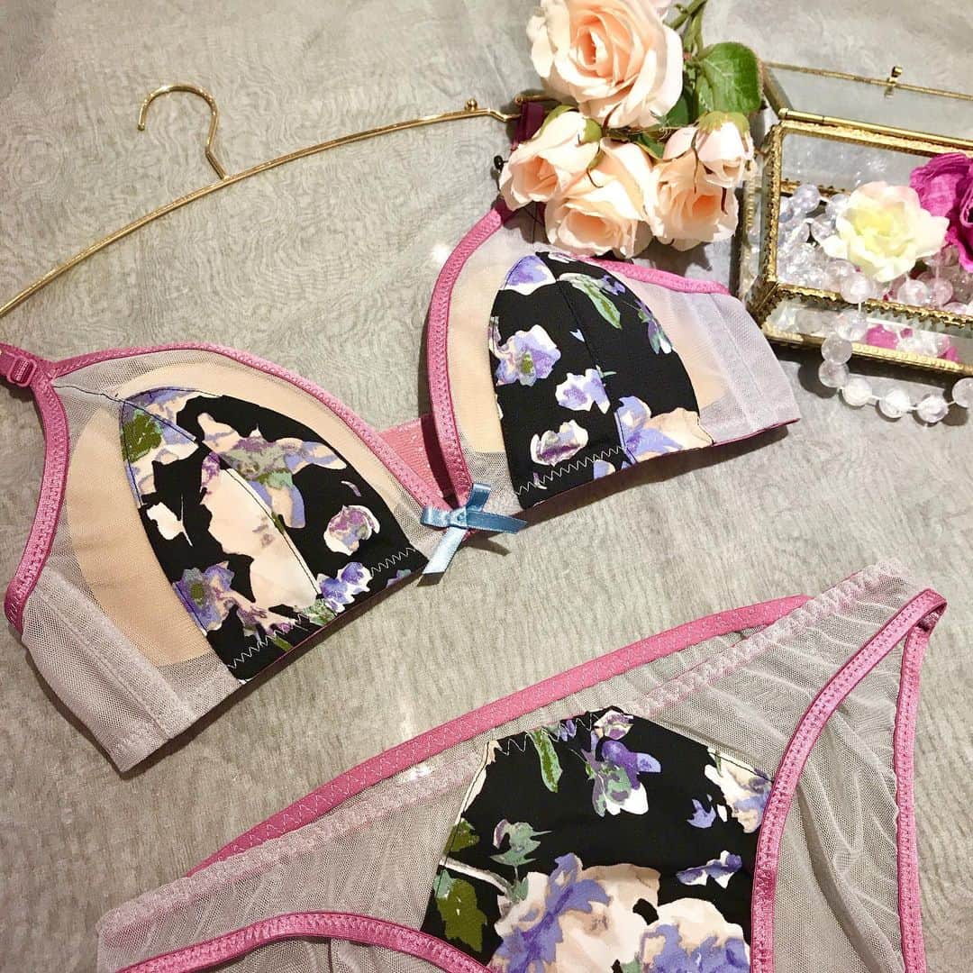 Ravijour札幌4丁目プラザ店のインスタグラム：「#ONSALE - バイカラーブラレット ¥6,990+tax - 詳しくはblog更新したので、TOPのURLから飛んでご覧ください💐 -  #ravijour #ravijourstaff #ravijoursapporo #ravijourofficial  #ラヴィジュール」