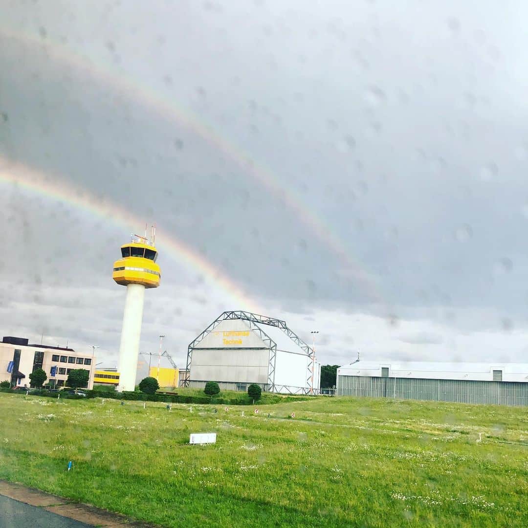 古市憲寿さんのインスタグラム写真 - (古市憲寿Instagram)「虹が出た🌈 #rainbow #cloudyskies」6月9日 15時40分 - poe1985