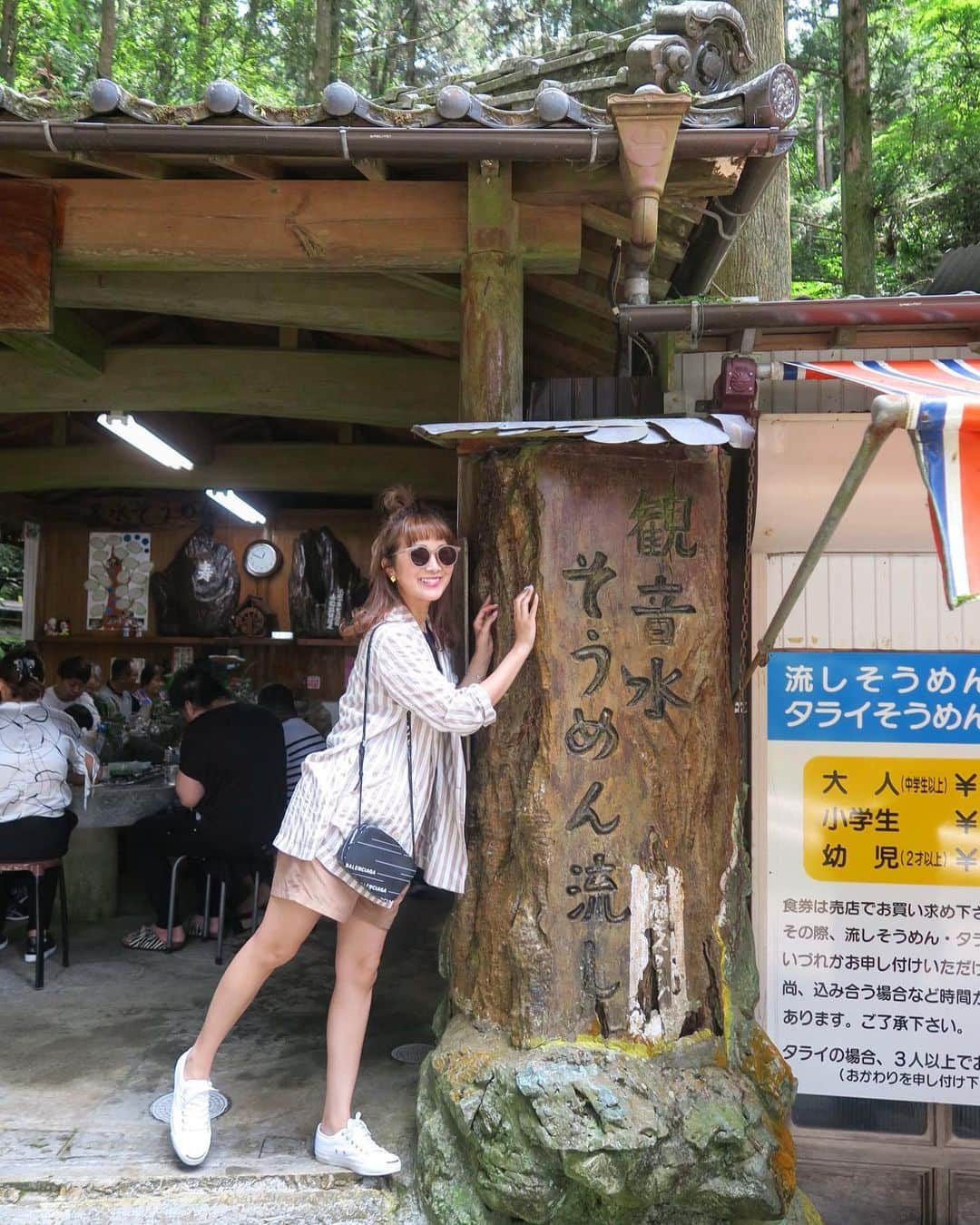 Mai Wakimizuさんのインスタグラム写真 - (Mai WakimizuInstagram)「松山市内から2時間ほどかけて向かった先は、観音水の流し素麺！"良い気しか流れてない"ってのはこのこと。マイナスイオンたっぷりの場所♡絶妙なタイミングでお素麺を流してくれるお母さんのお陰で、お腹いっぱい頂けました＼(^o^)／ #wakkingourmet#観音水#名水亭#愛媛」6月9日 15時42分 - wakkin__m