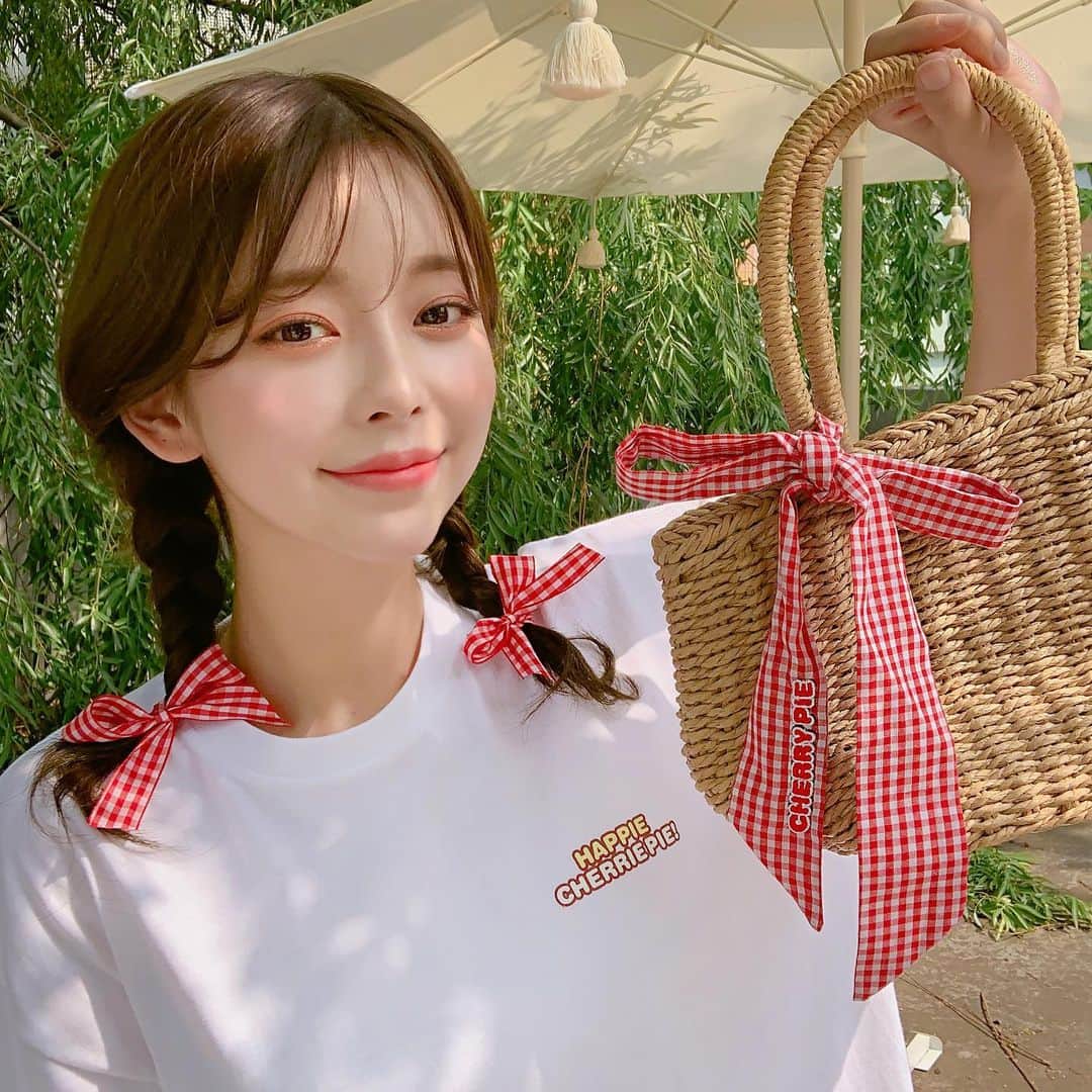 Chuuのインスタグラム：「CHUU X LEEGONG season.4✨ 🍒CHERRY PIE EDITION🍒  더 귀여워진 이번 콜라보,  곧 만나요! @mynameis20」