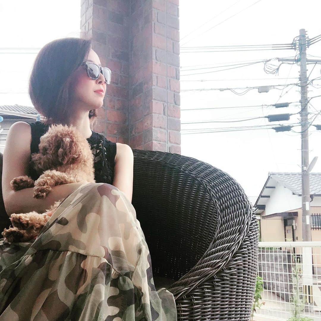 宮崎宣子さんのインスタグラム写真 - (宮崎宣子Instagram)「実家のテラスは、本当に気持ちいい。 東京とは違う空気と時間の流れ。 どっちがいいというより、 どっちもいい。  #宮崎と東京 #都会と田舎 #時間の流れ #どっちも好き #どっちも必要 #実家のテラス #テラス好き」6月9日 15時50分 - miyazaki_nobuko