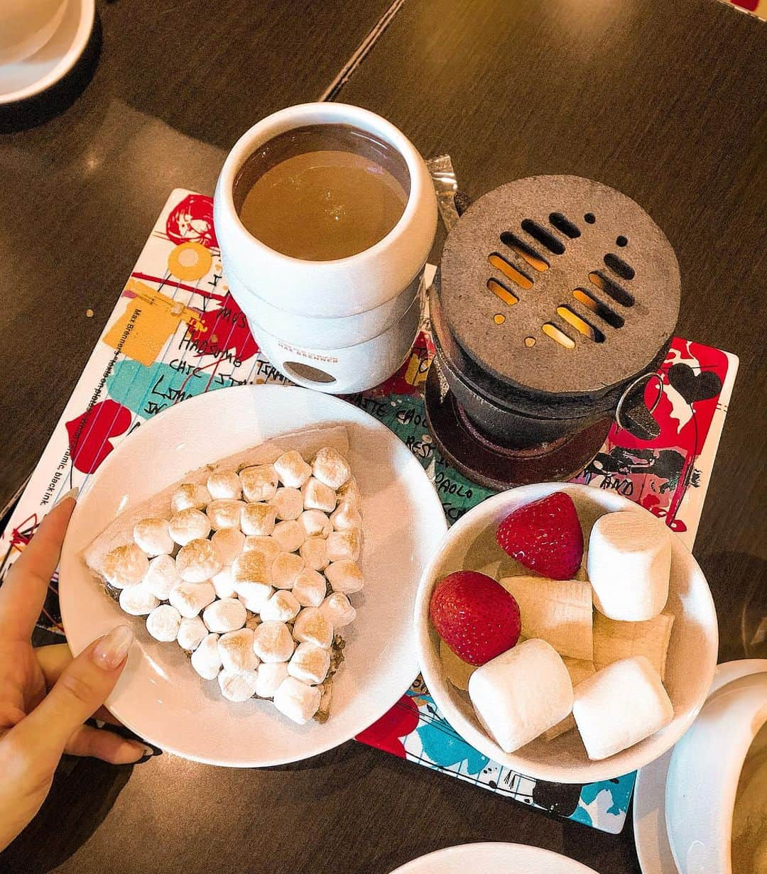 Gabrielaさんのインスタグラム写真 - (GabrielaInstagram)「When knows what makes me happy...🤤😆 . . . #maxbrenner #chocolate #chocolatelover #byefitlife #チョコレート #フォンデュ #offday」6月9日 15時58分 - rkgabriela