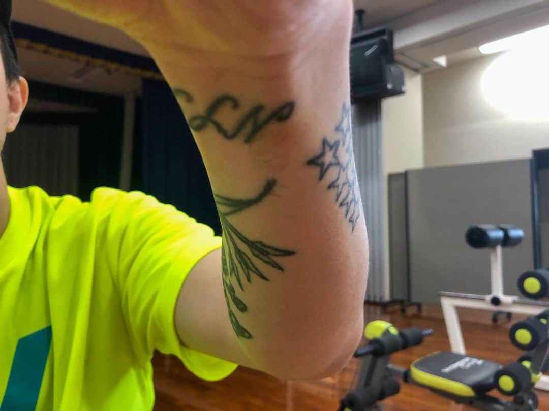 青木康平のインスタグラム：「Watch&C procamp2019 in OKINAWA.  DAY2  改めて、しゃもさん、ユキオ、宮平くん、坂田小学校の 皆さま、感謝です🙇🙇🙇 このキャンプでこの様な形で子供達と触れ合うのは初めてだったので、すごくいい体験でした！ 本当に関係者の皆様ありがとうございました🙇🙇🙇 #watchandc#watchandcprocamp2019#OKINAWA」