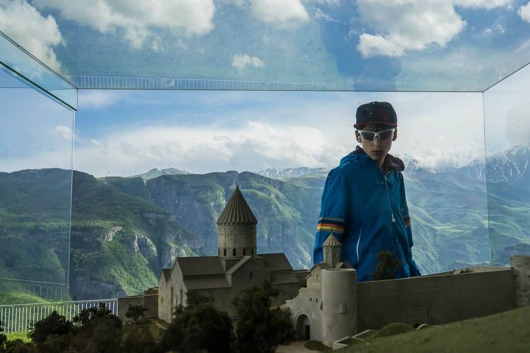National Geographic Travelさんのインスタグラム写真 - (National Geographic TravelInstagram)「Photo by @hoffmanbrendan | A boy looks at a model of the Tatev Monastery near the Wings of Tatev aerial tramway in the mountains of southern Armenia. Running above the Vorotan Gorge between the village of Halidzor and the 8th century Tatev Monastery, the Wings of Tatev is one of the world's longest cableways. #armenia #church」6月9日 16時05分 - natgeotravel