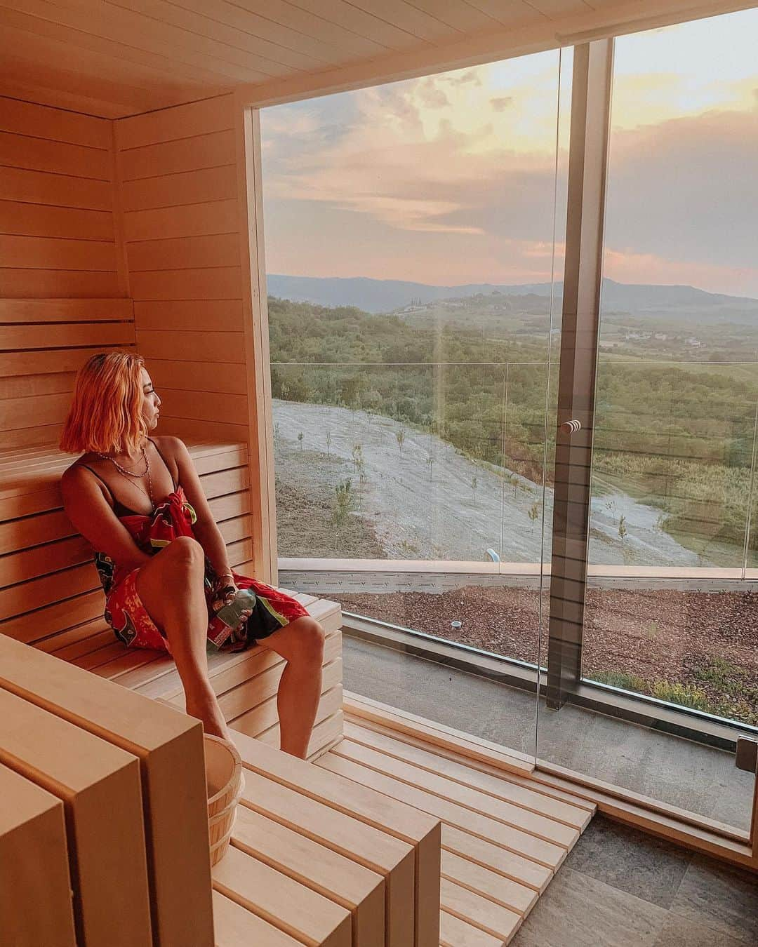 植野有砂さんのインスタグラム写真 - (植野有砂Instagram)「The most beautiful sauna moment 🥺💓 at @roxanich_hotel wellness 🧖‍♀️ロサニッチ(またカタカナ分からない)ホテルのサウナが最高すぎて毎日入ってる😭🙌🏻気づけば今日でクロアチア最終日！いつも通りインスタ追いつかないw1ヶ月のヨーロッパ滞在、インスタは2ヶ月になりそう😂 #shareistria #croatia @shareistria @visitistria #クロアチア」6月9日 16時06分 - alisaueno