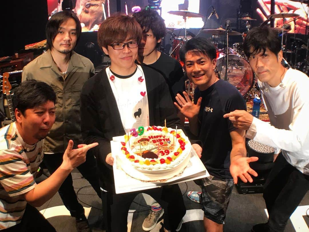 back number ツアー「ミラーボールとシャンデリア」さんのインスタグラム写真 - (back number ツアー「ミラーボールとシャンデリア」Instagram)「Happy birthday壮太さん！ #NOMAGICTOUR2019 #backnumber  #別府ビーコンプラザ」6月9日 16時18分 - no_magic_tour_2019