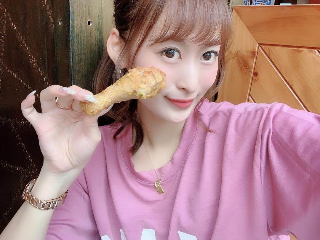 三浦亜莉沙さんのインスタグラム写真 - (三浦亜莉沙Instagram)「.﻿ お昼はチキン食べたよ😋﻿ .﻿ .﻿ これからお買い物〜 ♪﻿ .﻿ #旅行 #韓国旅行 #韓国﻿ #明洞 #チキン」6月9日 16時23分 - arisa_0720