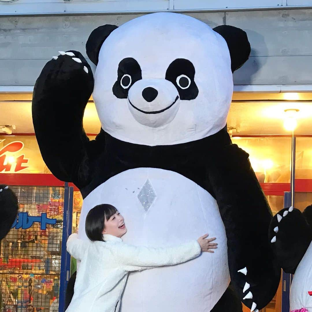 藤岡みなみのインスタグラム：「新根室プロレスのみなさん。﻿ アンドレザ・ジャイアントパンダ🐼﻿ (このあとヘッドバットくらった)﻿ ﻿ ﻿ ﻿ #新根室プロレス #アンドレザジャイアントパンダ #パンダ 合言葉は #無理しない怪我しない明日も仕事」