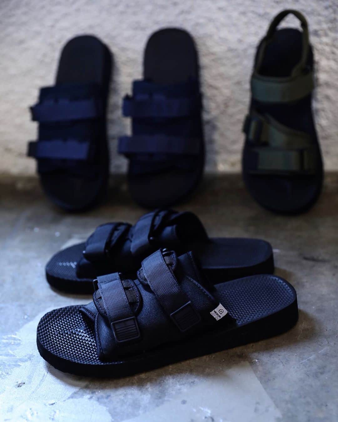 ヴァンキッシュさんのインスタグラム写真 - (ヴァンキッシュInstagram)「. ■CHRISTO BELT SANDALS (VSH226) Color:Black/Khaki/Navy ¥6,500 +tax ㅤㅤㅤㅤㅤㅤㅤㅤㅤㅤㅤㅤㅤ ストラップ付きで足にフィットする 安定感のあるデザインです。 ソールをブラックに統一することで ソックスとの相性も抜群に。 ㅤㅤㅤㅤㅤㅤㅤㅤㅤㅤㅤㅤㅤ Shop Link in BIO🏝 _____________________________ #vanquish #vanquishjp」6月9日 16時52分 - vanquishjp