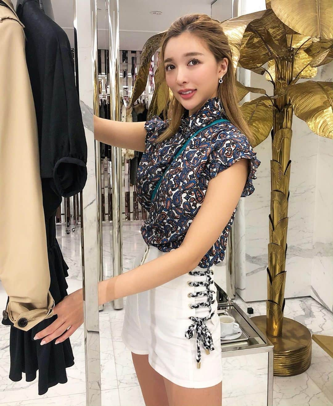 濱野りれさんのインスタグラム写真 - (濱野りれInstagram)「Found new clothes😊💗 It's already Autumn/Winter!! #saintlaurent .. #holidayfashion#fashionista#ysl#louisvuitton#chanel#chanellover#ootdfashion#shoppingday#springfashion#summerfashion#omotesando#tokyofashion#asiangirls#ファッションコーデ#お買い物#aw2019」6月9日 16時54分 - riregram