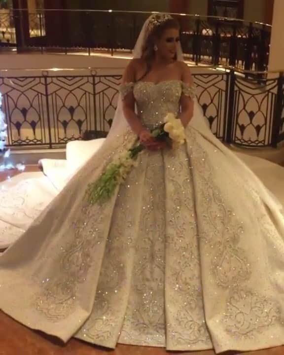 Wedding Lifeのインスタグラム：「WOW!😍 Perfection by @mohamedfarhatcouture」