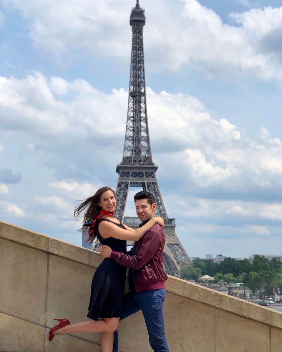 ブレンダン・ロビンソンさんのインスタグラム写真 - (ブレンダン・ロビンソンInstagram)「The Grand Finale!  @Hpugz and I had a wonderful #vacation in #Paris!  We’ll be back soon! 🇫🇷🥐🥖😍❤️ . . . #france #eiffeltower #worldtraveler #cutecouples #couple #love」6月10日 3時50分 - brendanrobinson