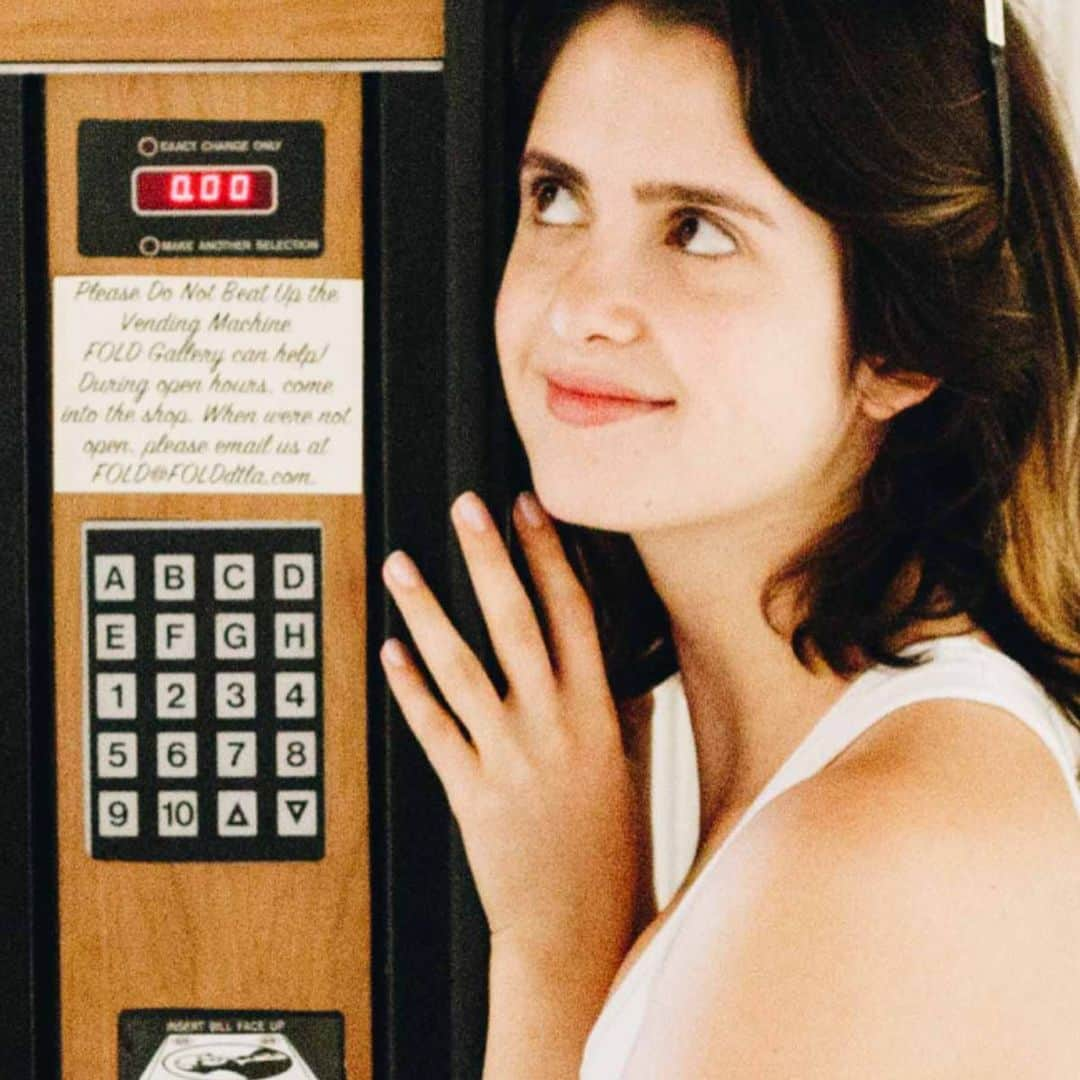 ローラ・マラノさんのインスタグラム写真 - (ローラ・マラノInstagram)「I felt like the vending machine needed some love」6月10日 3時51分 - lauramarano