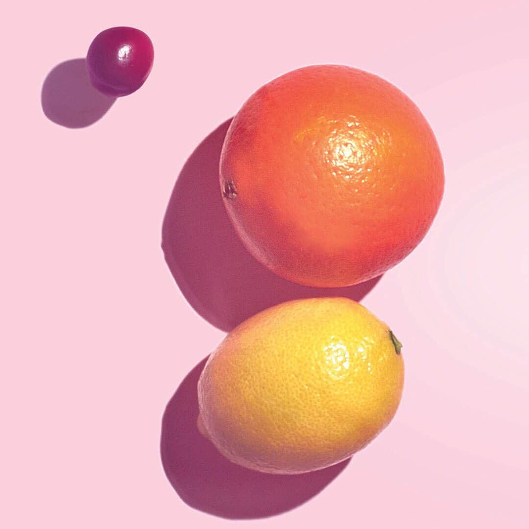 KORA Organicsさんのインスタグラム写真 - (KORA OrganicsInstagram)「We’re SO excited to introduce our NEW product tomorrow that we can hardly concentrate. 🍊😉 Can you guess what’s launching? 🍋 #SomethingsComing #GlowBright」6月10日 2時17分 - koraorganics