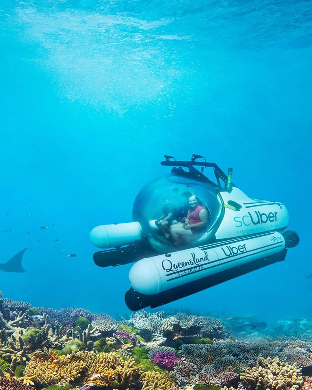 Uberさんのインスタグラム写真 - (UberInstagram)「Introducing #scUber—the world’s first rideshare submarine on the Great Barrier Reef. 🐠 More in our Story.」6月10日 2時20分 - uber