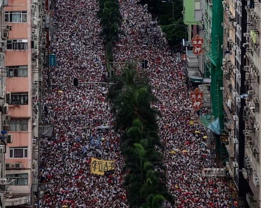 のインスタグラム：「AFP Photo 📷 @daledelarey & Philip Fong - Protesters attend a rally against a controversial extradition law proposal in Hong Kong on June 9, 2019. The city's pro-Beijing government is pushing a bill through the legislature that would allow extraditions to any jurisdiction with which it doesn't already have a treaty -- including mainland China for the first time.」