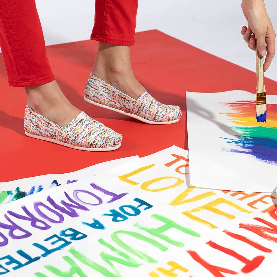 トムズシューズのインスタグラム：「Wear with Pride. 🏳️‍🌈 #pride #pridemonth」