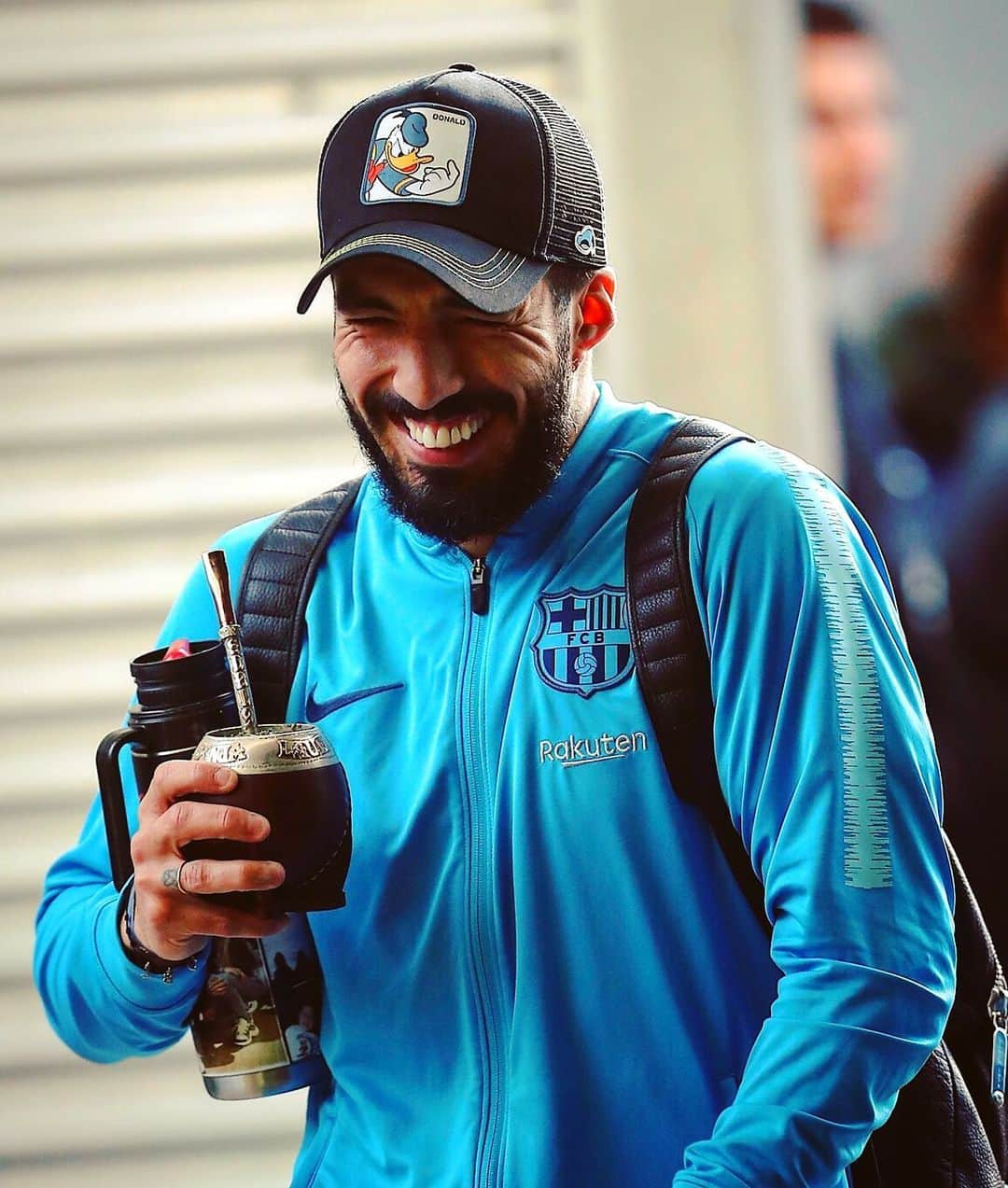 LFPさんのインスタグラム写真 - (LFPInstagram)「🇺🇾 @luissuarez9 + 🥤 mate = happiness! 😁 • #Suarez #Barça #LaLiga #LaLigaSantander #Uruguay」6月10日 2時23分 - laliga