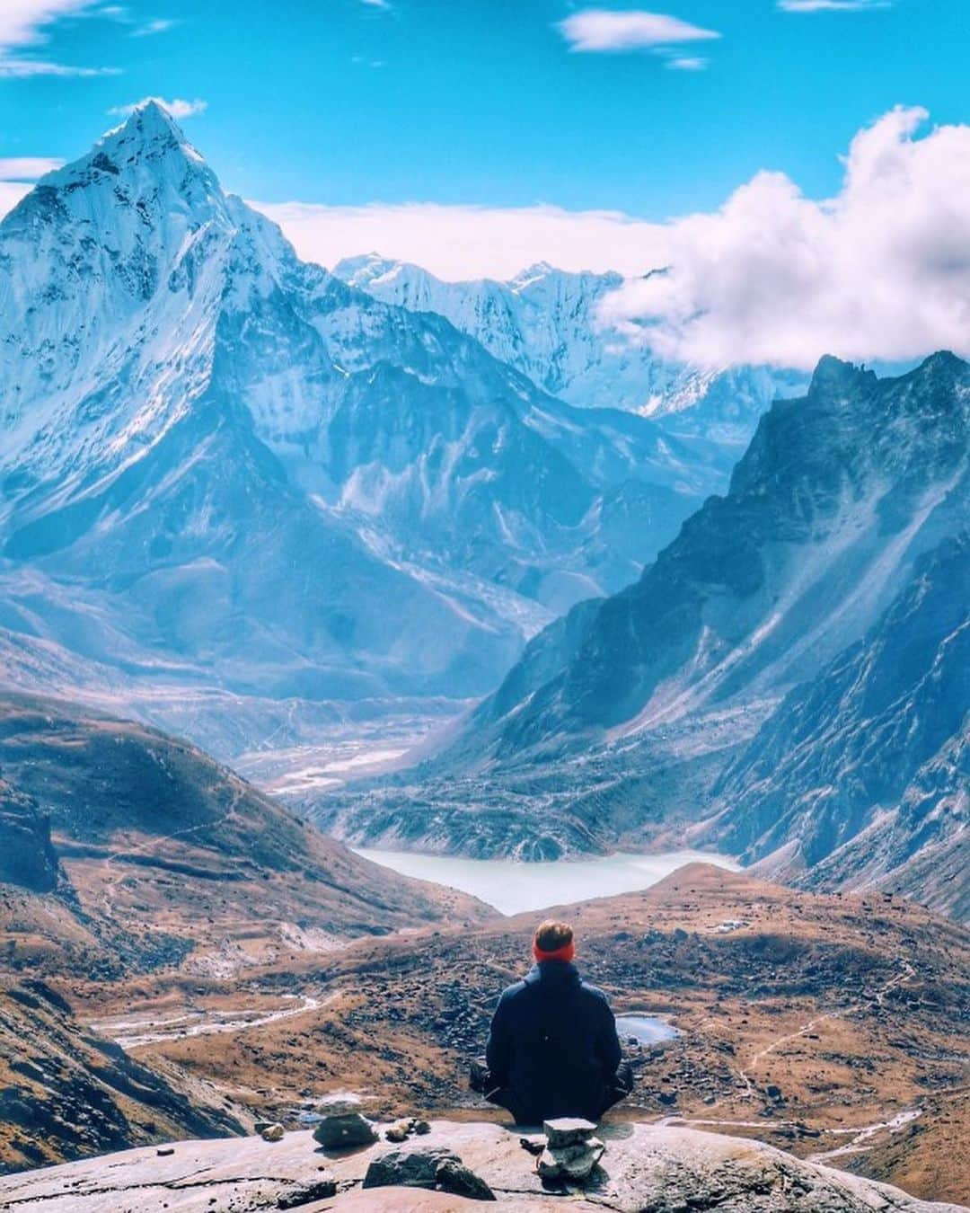 Zanna Van Dijkさんのインスタグラム写真 - (Zanna Van DijkInstagram)「Hike The Himalayas With Me 🇳🇵🏔 I’m so excited to announce my next hiking trip! It’s a 12 night adventure through Nepal taking in beautiful landscapes, connecting with the local community and supporting responsible tourism 🙏🏼🌎 All the info is on the link in my bio but here’s the basics: ➡️ 14th-26th October 2020 ➡️ £1570 per person (only a deposit is needed when booking) ➡️ Explore the capital of Kathmandu, it’s temples and culture. ➡️ A 5 day trek with all female hiking crew through the Himalayas staying in local home stays and tea houses. ➡️ Visit the Madi Valley homestay, a community tourism project which provides sustainable income and supports conservation of the wilderness and wildlife. ➡️ A safari adventure through the Chitwan National Park 🏞 And that’s just the beginning! Everyday of the trip holds new adventures and experiences which support local women in socially and economically empowering projects 🙏🏼 Spaces are limited to ensure an authentic experience and my last hiking trip sold out super fast so be sure to grab your spot! 💙 #hikingtrip #hikewithme #exploremore #grouptravel @intrepidtravel #mountaingirl Photo sources: Pinterest!」6月10日 2時47分 - zannavandijk