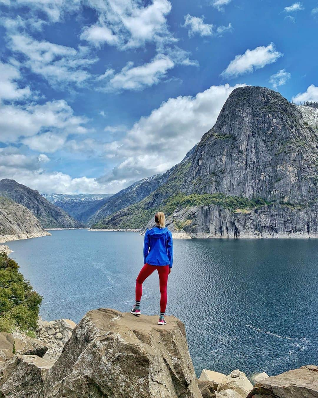 Zanna Van Dijkさんのインスタグラム写真 - (Zanna Van DijkInstagram)「Hike The Himalayas With Me 🇳🇵🏔 I’m so excited to announce my next hiking trip! It’s a 12 night adventure through Nepal taking in beautiful landscapes, connecting with the local community and supporting responsible tourism 🙏🏼🌎 All the info is on the link in my bio but here’s the basics: ➡️ 14th-26th October 2020 ➡️ £1570 per person (only a deposit is needed when booking) ➡️ Explore the capital of Kathmandu, it’s temples and culture. ➡️ A 5 day trek with all female hiking crew through the Himalayas staying in local home stays and tea houses. ➡️ Visit the Madi Valley homestay, a community tourism project which provides sustainable income and supports conservation of the wilderness and wildlife. ➡️ A safari adventure through the Chitwan National Park 🏞 And that’s just the beginning! Everyday of the trip holds new adventures and experiences which support local women in socially and economically empowering projects 🙏🏼 Spaces are limited to ensure an authentic experience and my last hiking trip sold out super fast so be sure to grab your spot! 💙 #hikingtrip #hikewithme #exploremore #grouptravel @intrepidtravel #mountaingirl Photo sources: Pinterest!」6月10日 2時47分 - zannavandijk