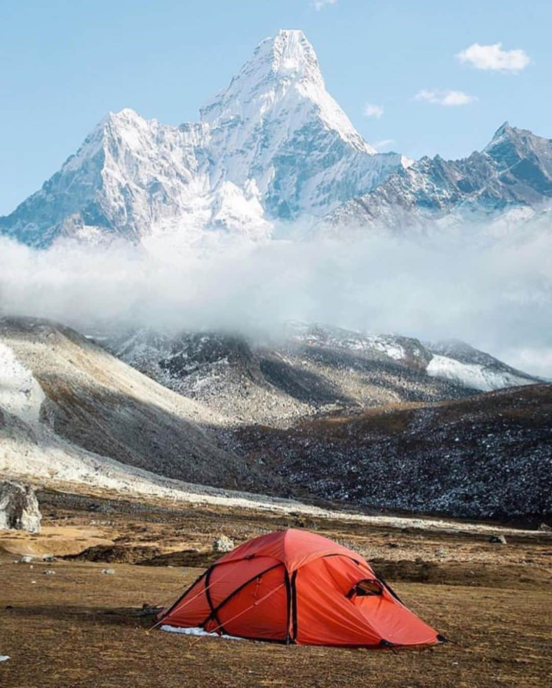 Zanna Van Dijkさんのインスタグラム写真 - (Zanna Van DijkInstagram)「Hike The Himalayas With Me 🇳🇵🏔 I’m so excited to announce my next hiking trip! It’s a 12 night adventure through Nepal taking in beautiful landscapes, connecting with the local community and supporting responsible tourism 🙏🏼🌎 All the info is on the link in my bio but here’s the basics: ➡️ 14th-26th October 2020 ➡️ £1570 per person (only a deposit is needed when booking) ➡️ Explore the capital of Kathmandu, it’s temples and culture. ➡️ A 5 day trek with all female hiking crew through the Himalayas staying in local home stays and tea houses. ➡️ Visit the Madi Valley homestay, a community tourism project which provides sustainable income and supports conservation of the wilderness and wildlife. ➡️ A safari adventure through the Chitwan National Park 🏞 And that’s just the beginning! Everyday of the trip holds new adventures and experiences which support local women in socially and economically empowering projects 🙏🏼 Spaces are limited to ensure an authentic experience and my last hiking trip sold out super fast so be sure to grab your spot! 💙 #hikingtrip #hikewithme #exploremore #grouptravel @intrepidtravel #mountaingirl Photo sources: Pinterest!」6月10日 2時47分 - zannavandijk