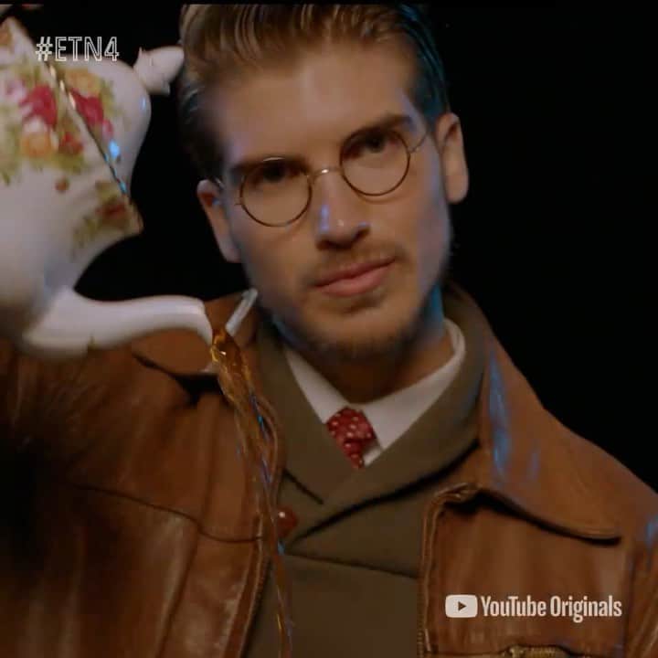 ジョーイ・グレーセッファのインスタグラム：「TEA. WILL. SPILL. ☕️ Everyone deserves a second chance, right? ⭐️ New season of @escapethenight premieres July 11. Who’s in your dream cast? #ETN4 #ETNAllstars #EscapeTheNight」